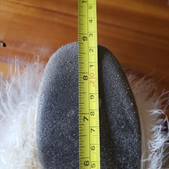 VINTAGE fuzzy slippers - Picture 11 of 14